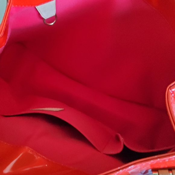 LOUIS VUITTON RED MONOGRAM VERNIS BISCAYNE BAY BAG - Picture 11 of 16